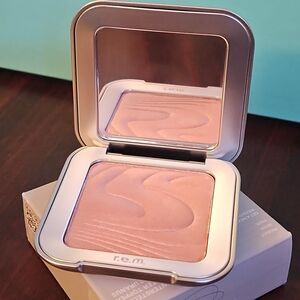 REM Ariana Grande Highlighter